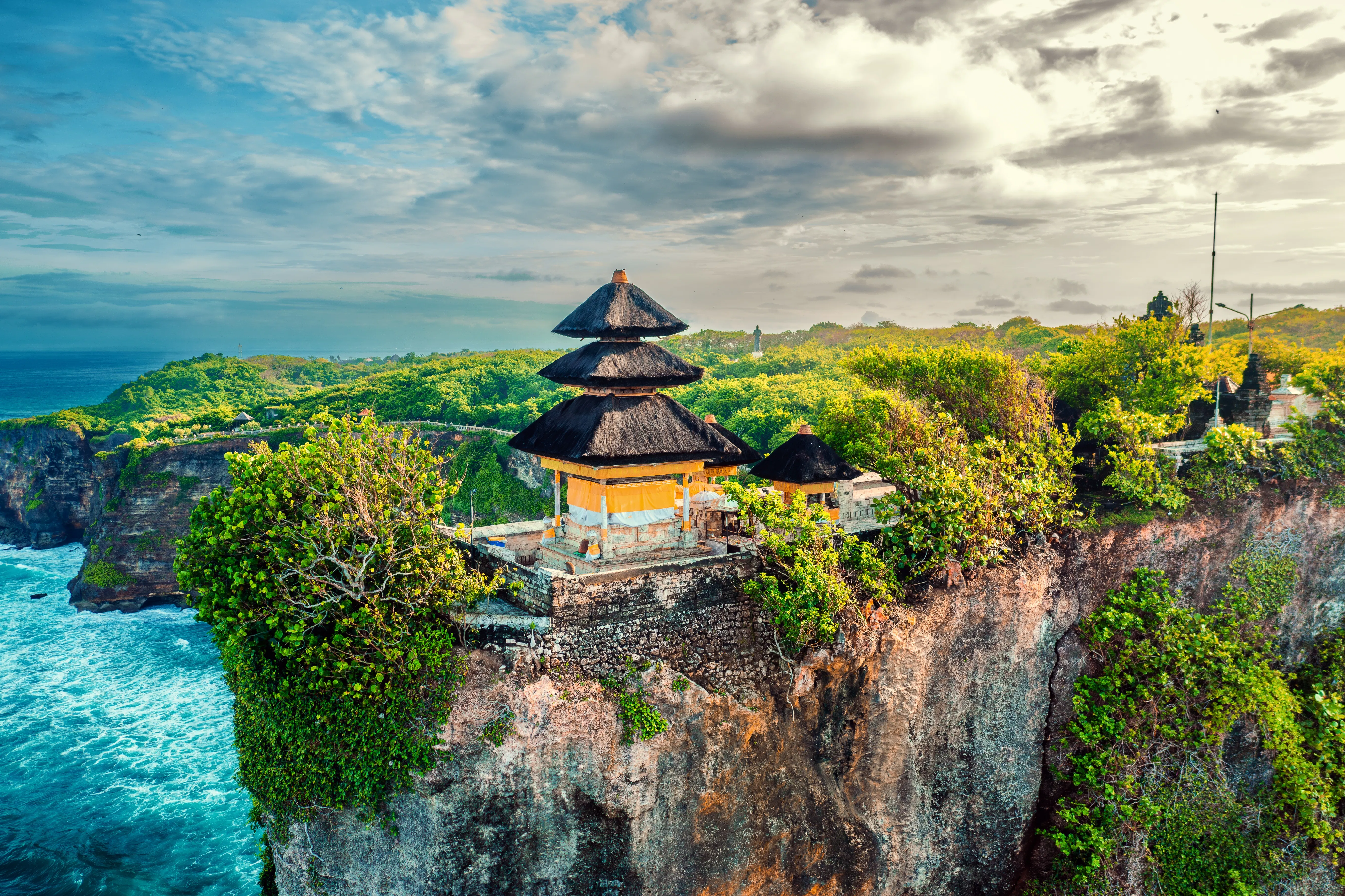 Best for honeymoons and dramatic views