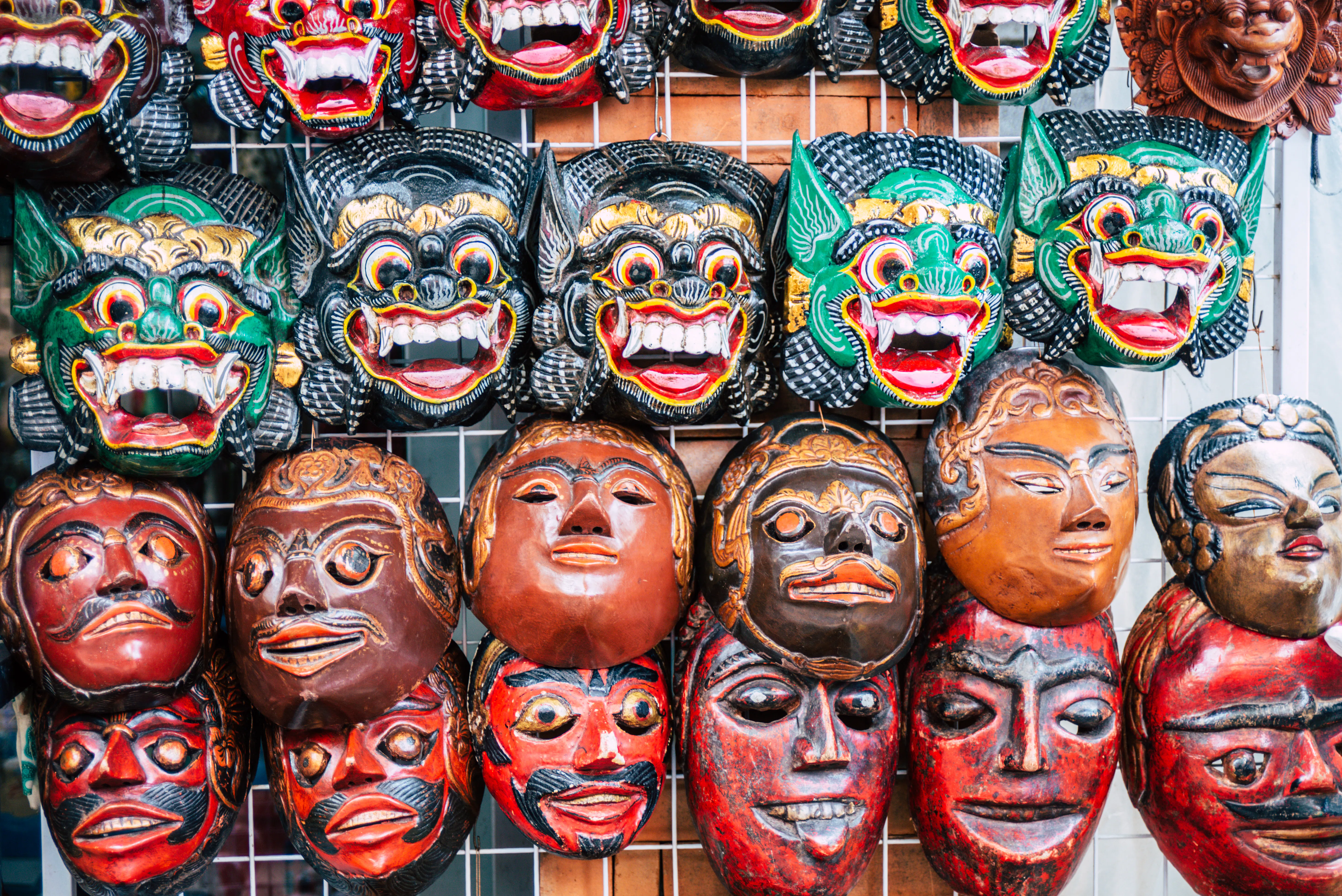 Explore the art markets of Ubud